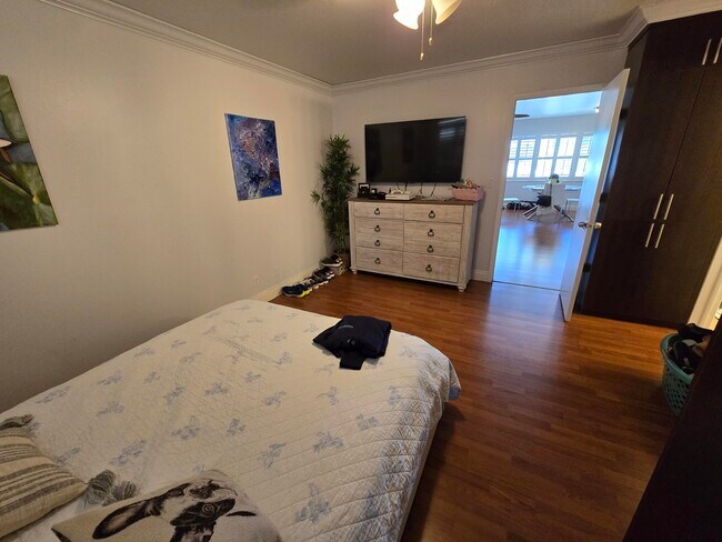 Building Photo - 60 Venetian Dr