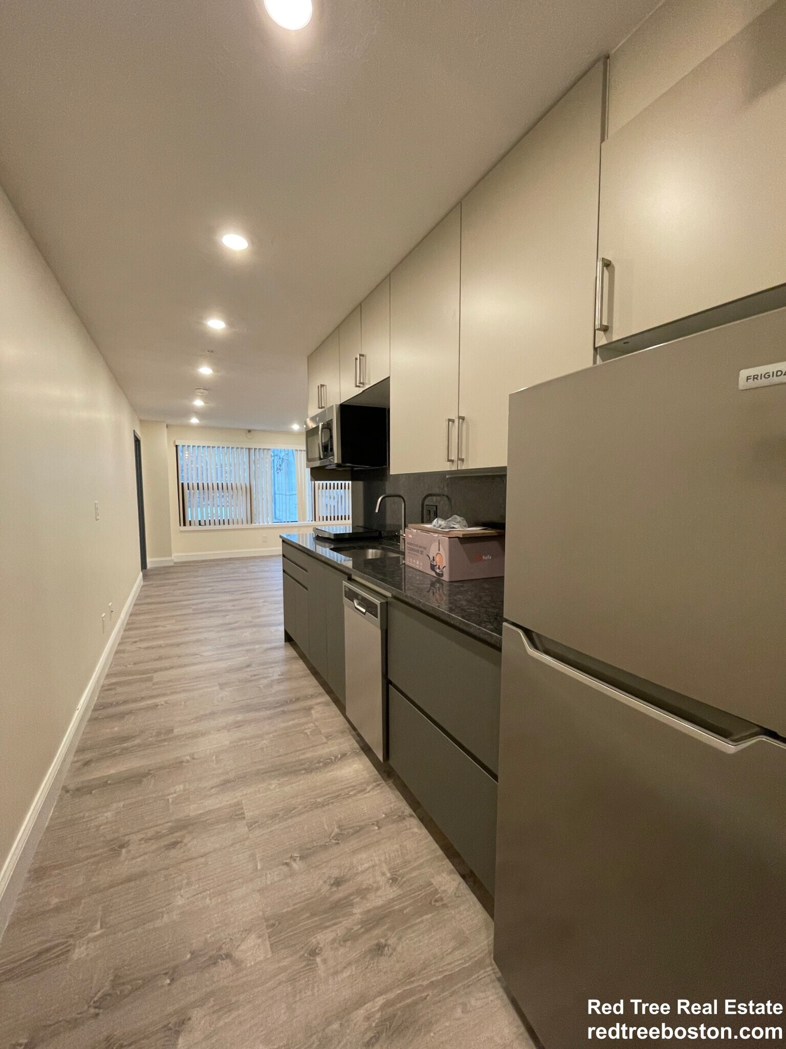 Building Photo - 1028a Commonwealth Ave