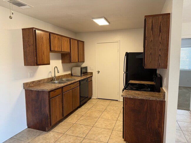 Building Photo - Shadow Mountain 2 Bd/2Ba Single-Level Townhome w/ Fireplace & Pool **$500 off 1st Month**