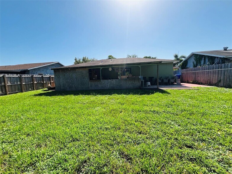 Building Photo - 1010 SW 83rd Ave