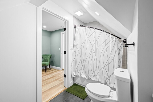 Building Photo - 906 Villa Ave