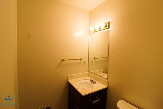 Building Photo - $2995 - Beautiful 2 Bed 1.5 Bath Duplex Available Now! Near Hwy 85/87