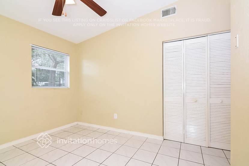 Building Photo - 813 E River Dr