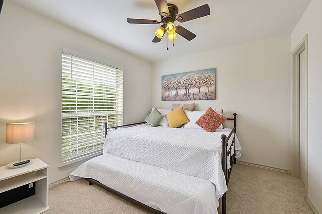 Building Photo - 6206 Cromwell Ct