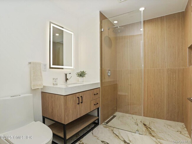 Building Photo - 1188 King St