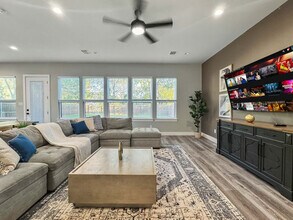 Building Photo - 2414 Pennsylvania Ave