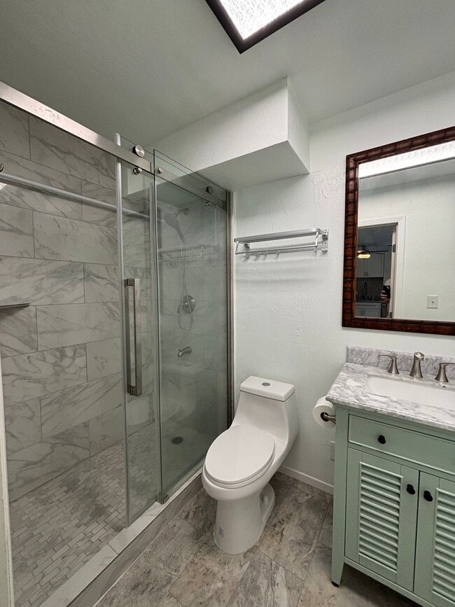 Building Photo - Executive Ocean Views, Fresh Interior