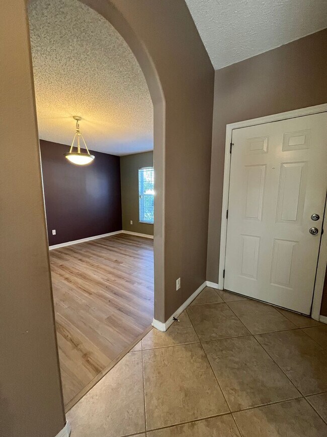 Building Photo - Beautiful Fenced in Yard on a cul-de-sac!!!