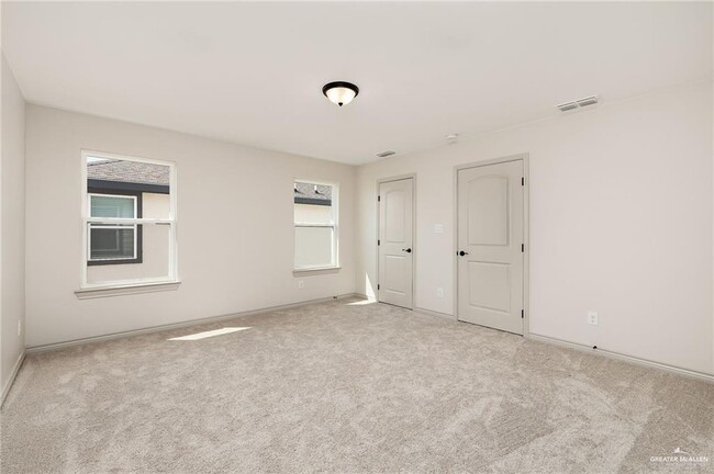 Building Photo - 18 Central Park St