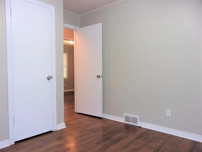 Building Photo - 3 BED 1 BATH IN CASADY HEIGHTS ADDITION OF THE VILLAGE