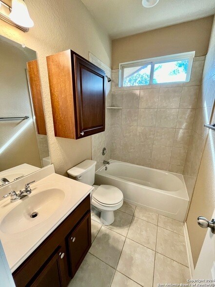 Building Photo - 3155 Sunset Cove