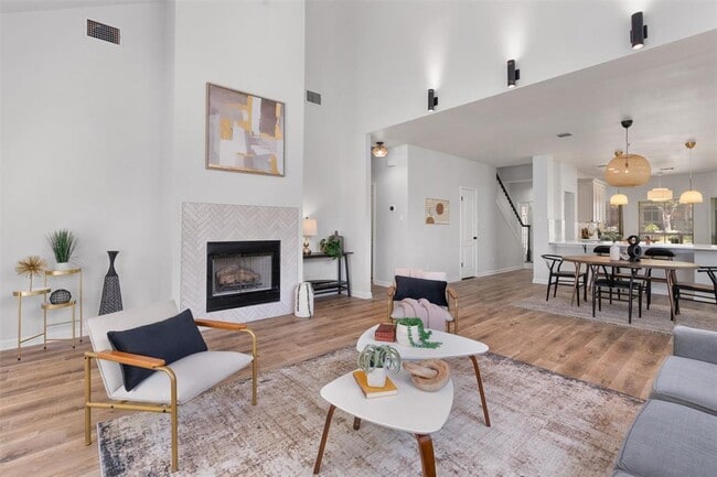 Building Photo - 3817 Newland Dr