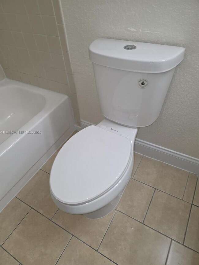 Building Photo - 2550 N Alafaya Trail