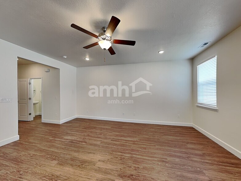 Building Photo - 2349 Frontier St