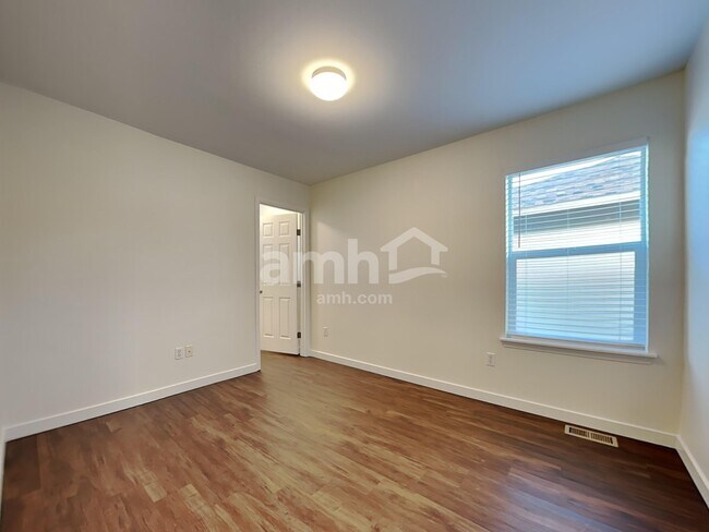 Building Photo - 10032 Terra Court Southeast