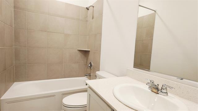 Building Photo - 3805 Thomas Plns Dr