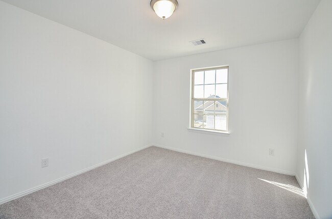 Building Photo - 7919 Royal Palm Dr