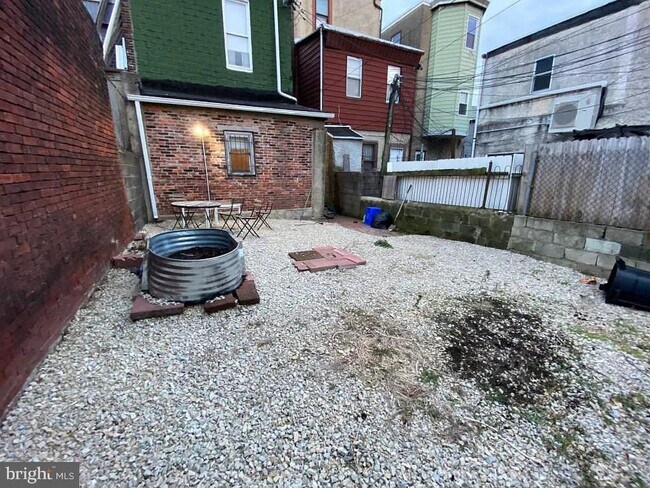 Building Photo - 2106 N Hancock St