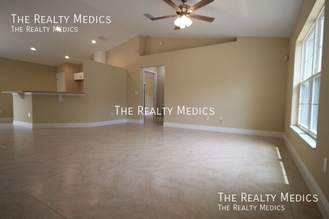 Building Photo - 13132 SW 35th Cir