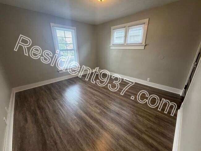 Building Photo - Updated 3 bed 1 bath home!