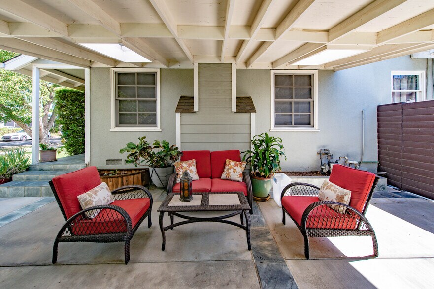 Building Photo - 13964 Peach Grove St