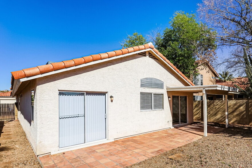 Building Photo - 1327 E Muriel Dr