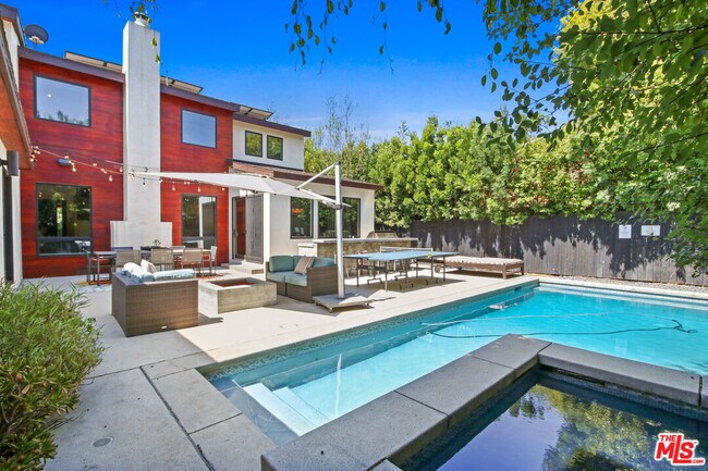 Building Photo - 4312 Mentone Ave