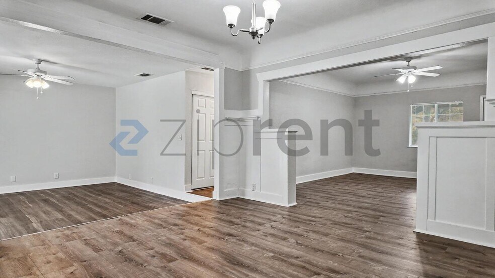 Building Photo - Unit
