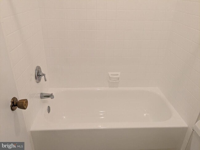 Building Photo - 5808 Royal Ridge Dr