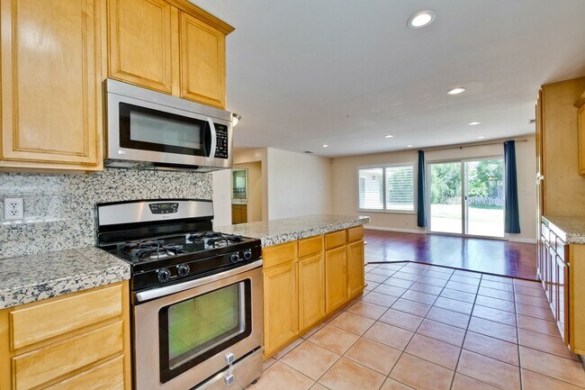 Building Photo - Large single family 4 Bed, 2 1/2 Bath Home...