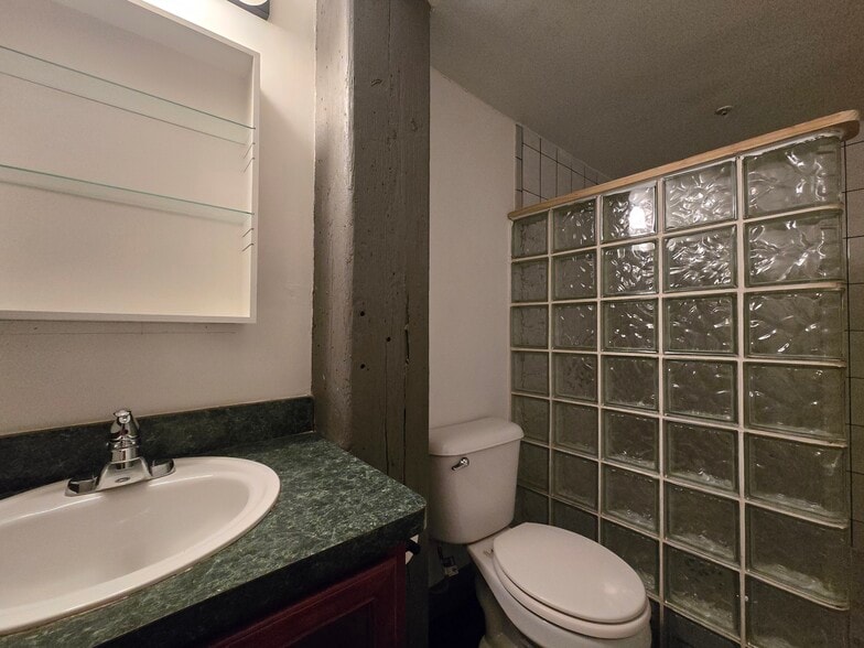Building Photo - 743 Beaubien St