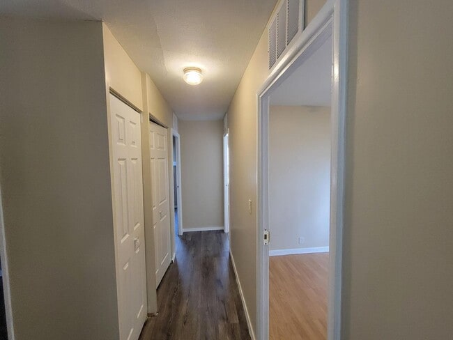 Building Photo - 3-bedroom house available now