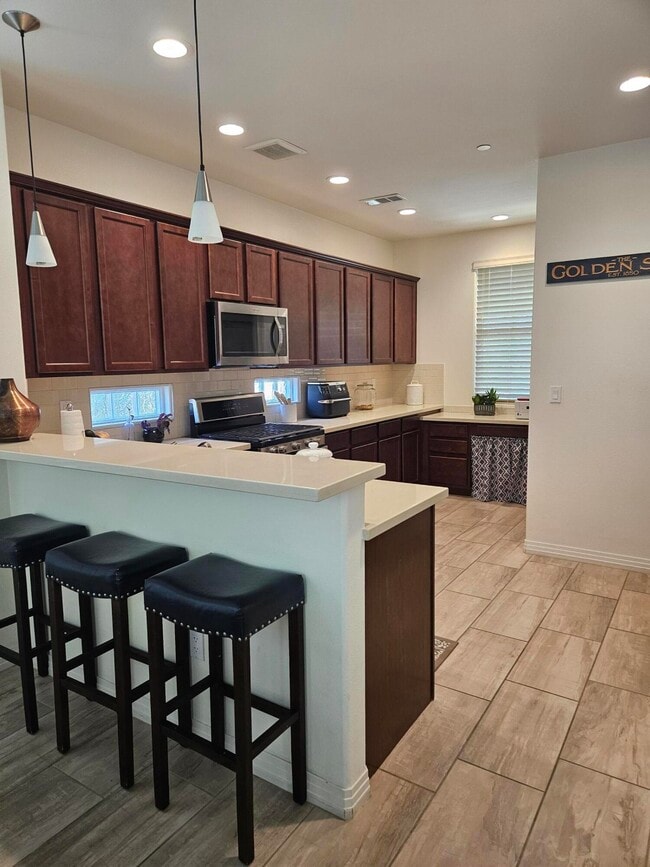 Building Photo - 52414 Hawthorn Ct