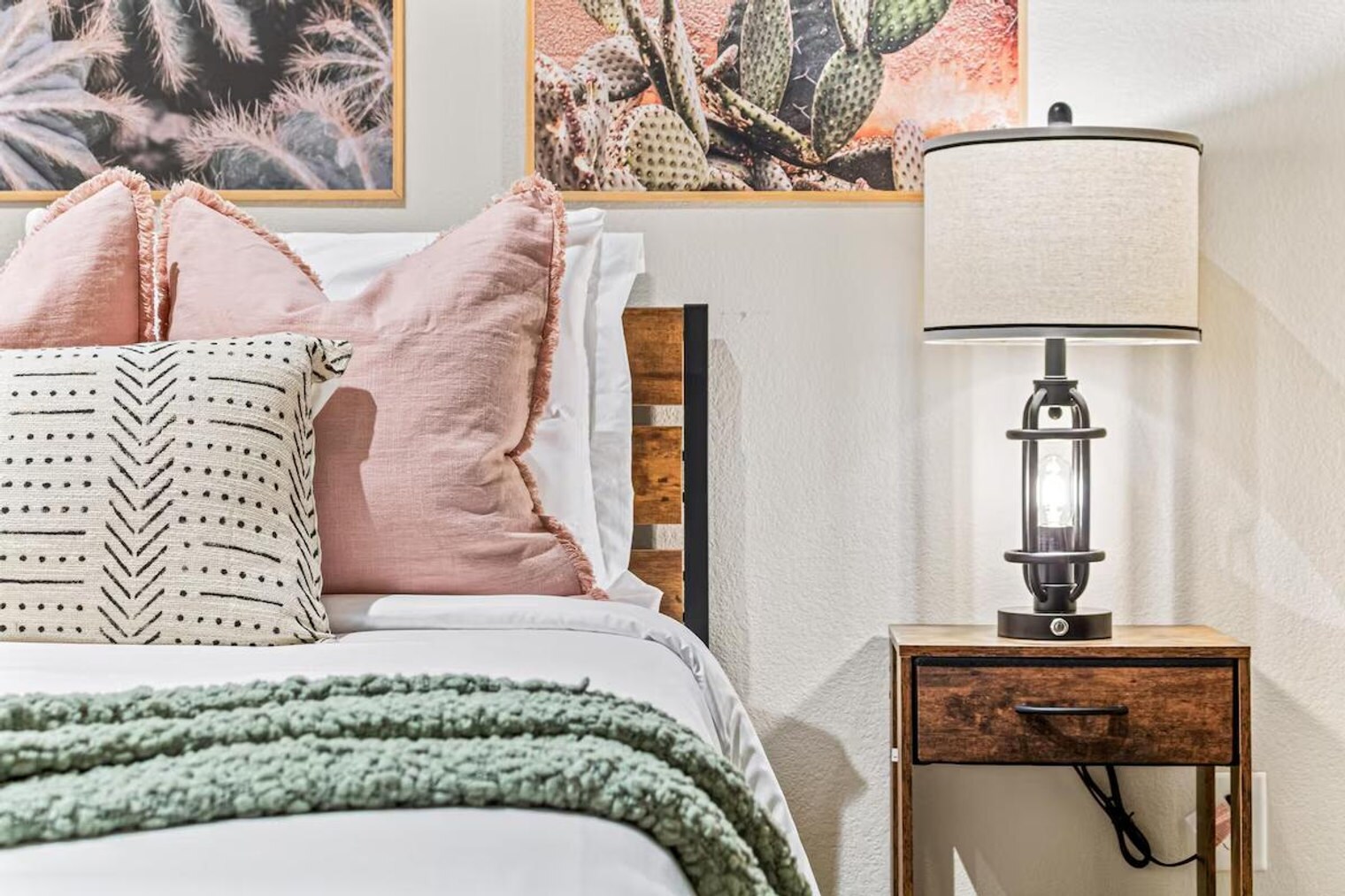 Building Photo - 301 N 7th Ave