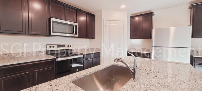 Building Photo - 1543 E Inouye Dr