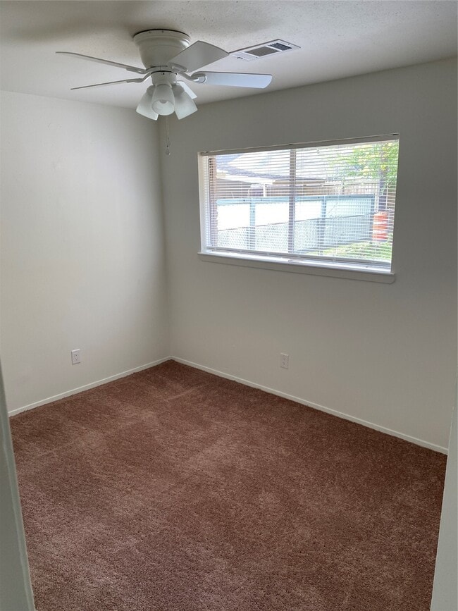 Building Photo - 5623 Maywood Dr