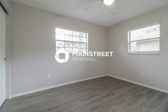 Building Photo - 4 Bedroom Pet-Friendly Home in Orlando, FL with Main Street Renewal