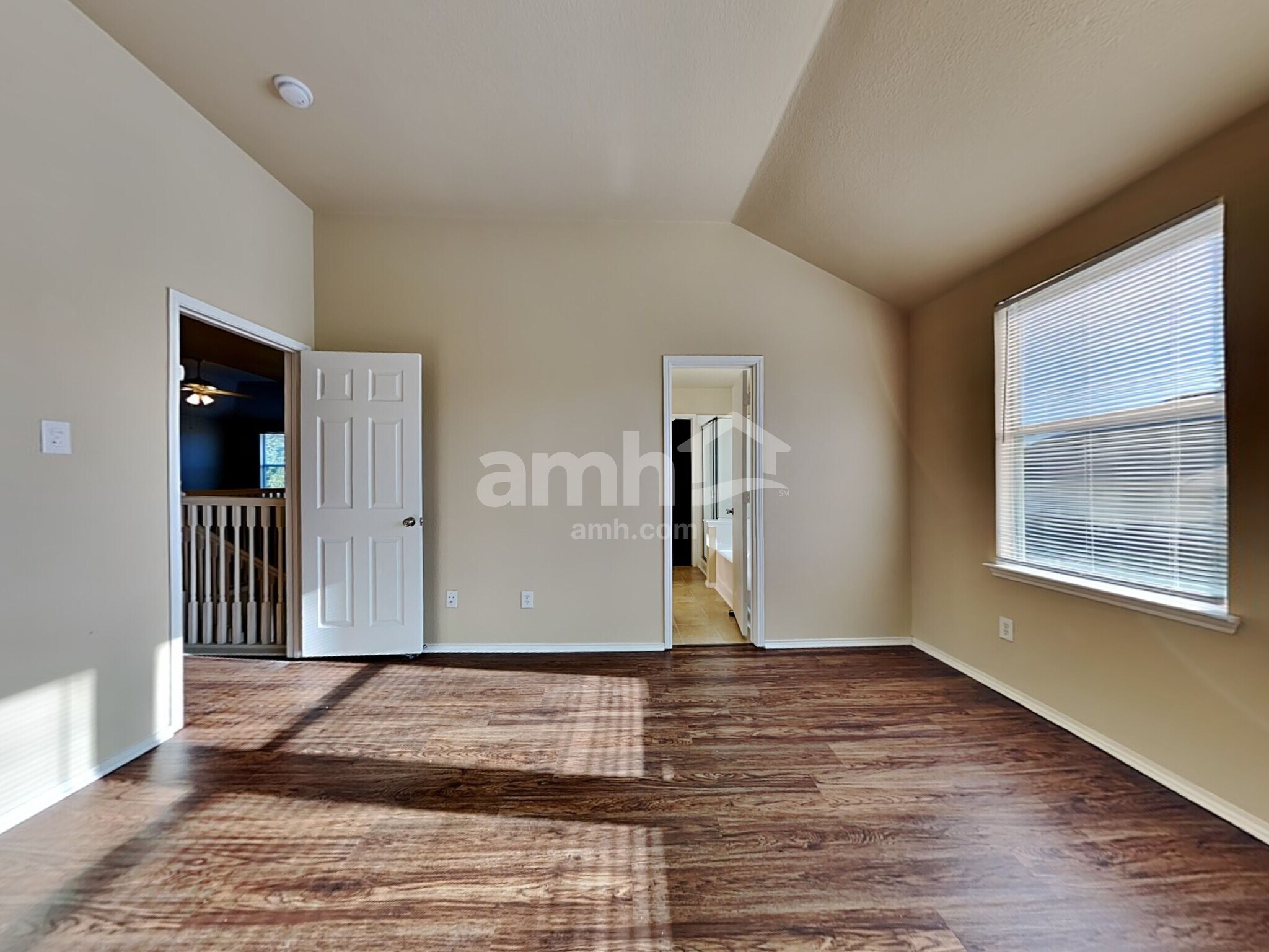 Building Photo - 421 Hackberry Dr