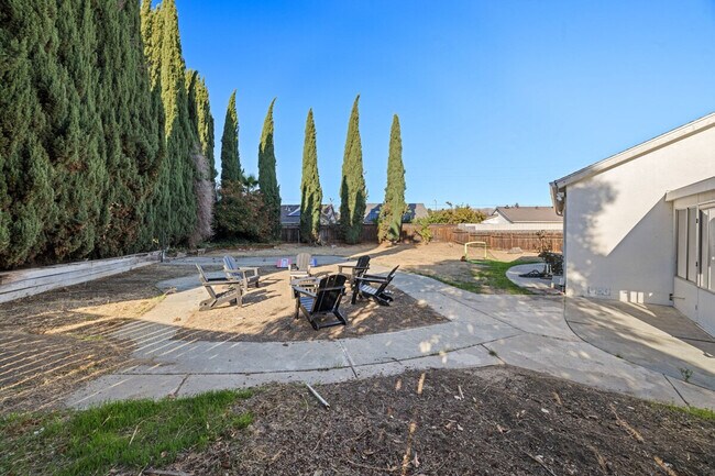 Building Photo - 1317 Donohue Dr