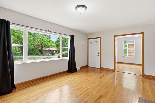 Building Photo - Charming home in Swannanoa, NC