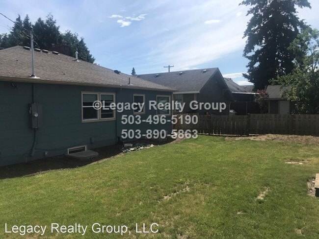 Building Photo - 4 br, 2 bath House - 3935 SE Harrison St