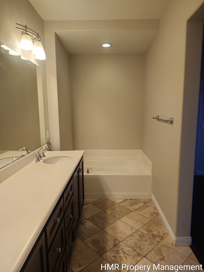 Building Photo - Modern 2-Bedroom Condo Near Victoria Gardens