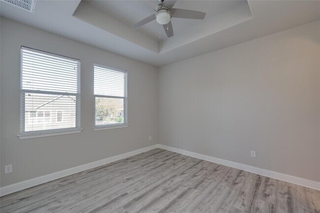 Building Photo - 5701 Cougar Dr