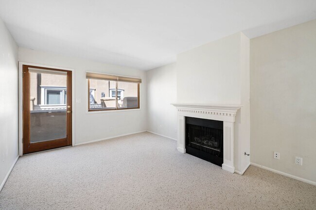 Building Photo - 1 MO. FREE RENT! Two-Bedroom El Matador Condo