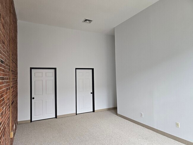 Building Photo - 147 Rawson Rd