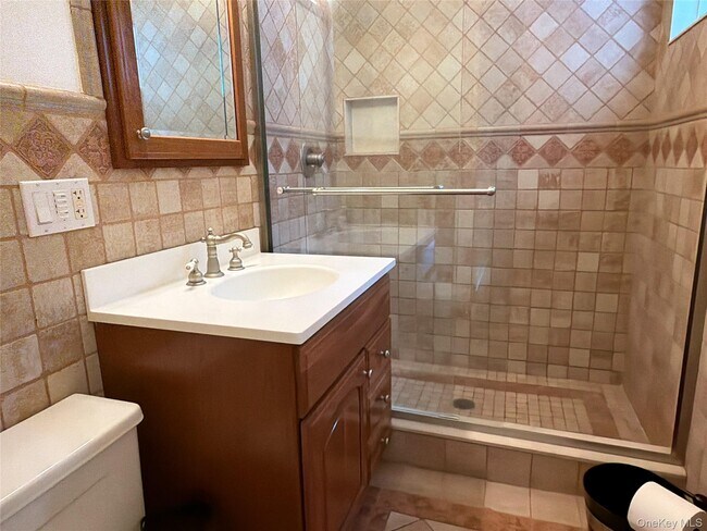 Building Photo - 6 Raven Way