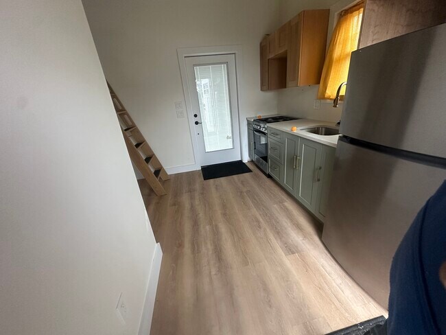 Building Photo - 102 Saco Ave