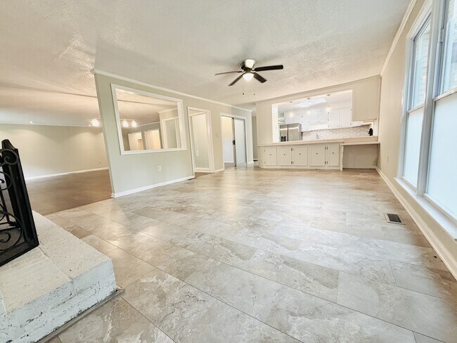 Building Photo - 7905 Castleton Ln