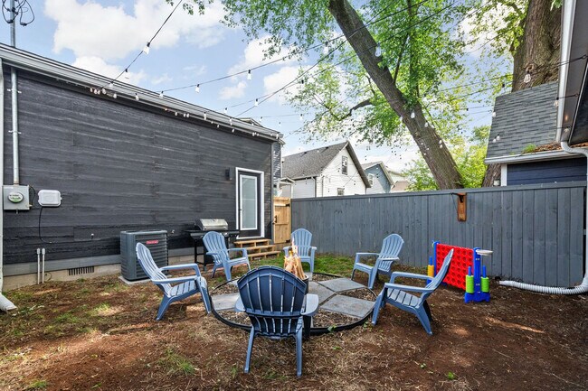 Building Photo - 337 Sanders St
