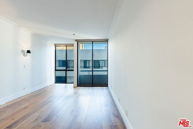 Building Photo - 10660 Wilshire Blvd